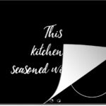 Inductie beschermer - Inductie Mat - Kookplaat beschermer - Spreuken - Koken - Liefde - Quotes - This kitchen is seasoned with love - 77x59 cm - Afdekplaat inductie - Inductiebeschermer